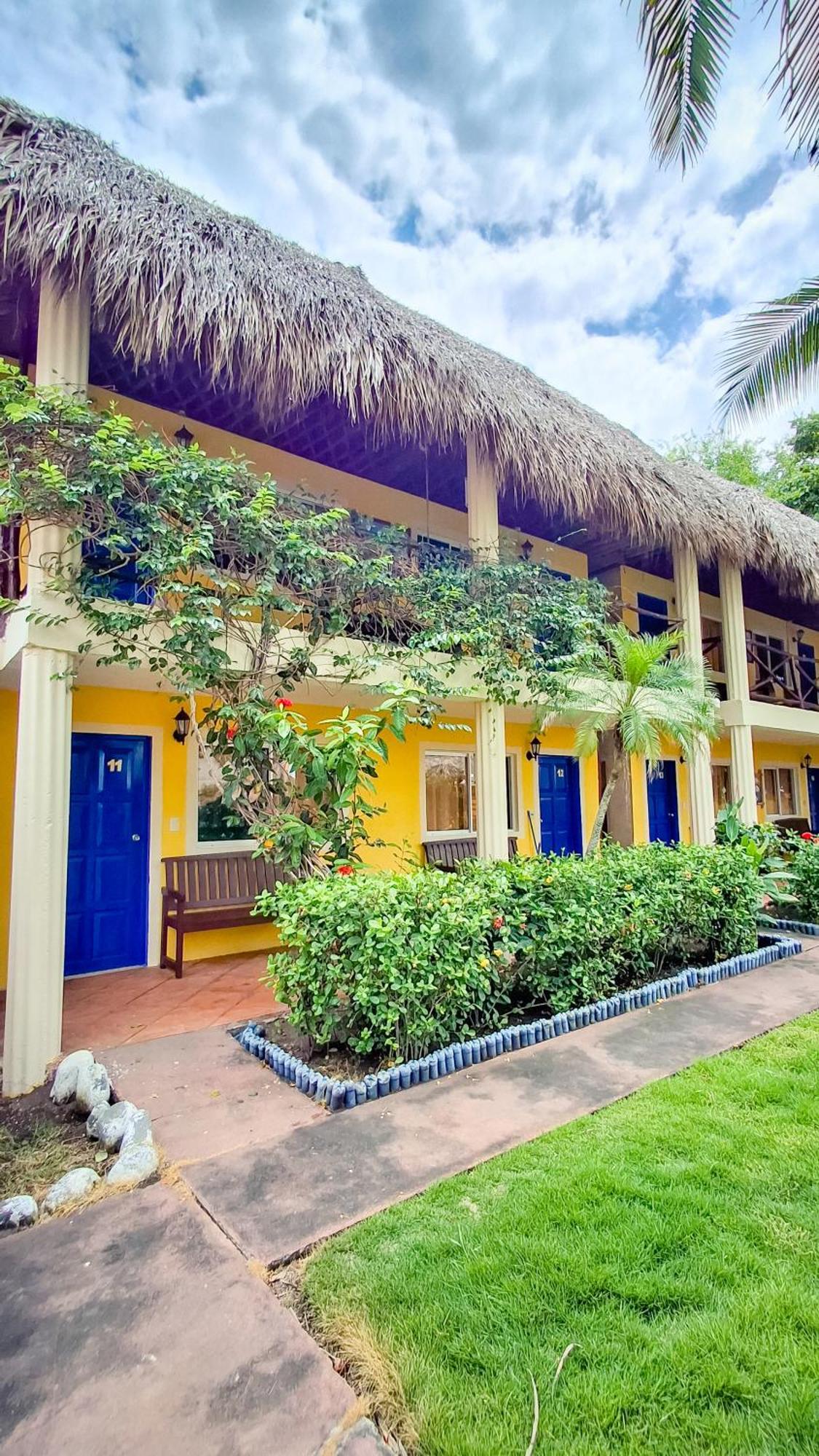 Hotel Cafe Del Sol Монтеррико Экстерьер фото